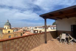 Appartamento per solamente per Ditte NO FAMIGLIE