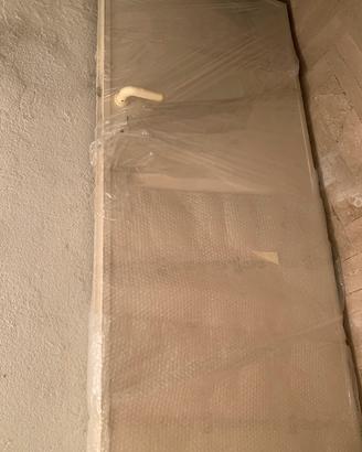 Porta in legno bianco
