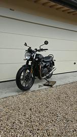 Triumph Street Twin 900 dep. A2