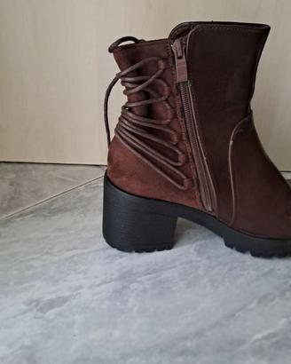 Scarpe stivaletti