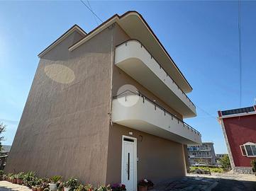 CASA SEMINDIPENDENTE A CASTELLAMMARE DI STABIA