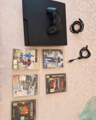 PS3 Slim + 5 giochi originali - Perfetta