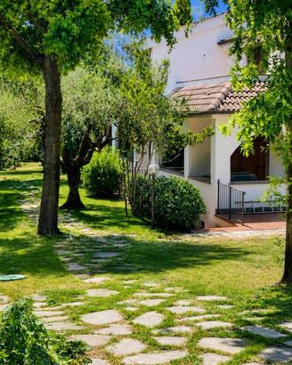 Villa di 300 m² con più di 5 locali e box auto a G