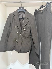 Completo giacca e pantaloni marrone, taglia M