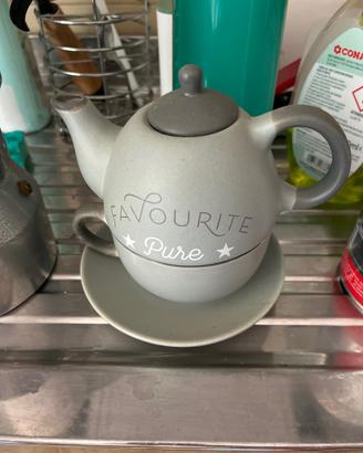 teiera e tazza caffe ancora nuova