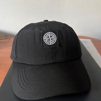 Cappello visiera nero nuovo stonee island