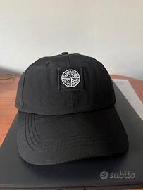 Cappello visiera nero nuovo stonee island