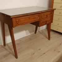 scrivania di legno