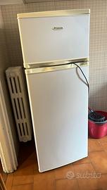 Frigo con surgelatore