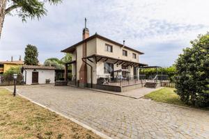 VILLA SINGOLA A RONCIGLIONE