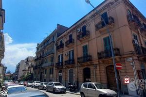 Locale commerciale pressi t.cannizzaro