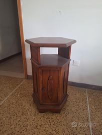 mobiletto esagonale in stile