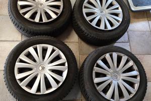 Gomme Auto Toyo 4 stagioni 215/55 R16 con cerchi 