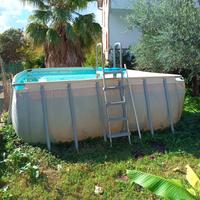 piscina e attrezzatura