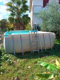 piscina e attrezzatura