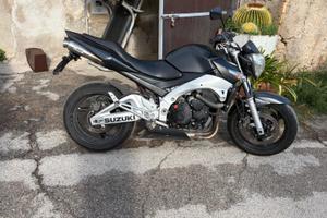 Suzuki gsr 600