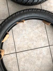 2 pneumatici nuovi per moto.