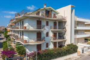 3 LOCALI A ROSETO DEGLI ABRUZZI
