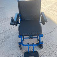 Sedia a rotelle eletrica e compatta