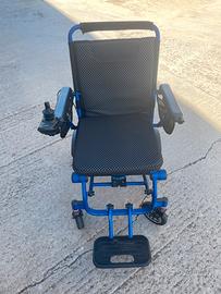 Sedia a rotelle eletrica e compatta
