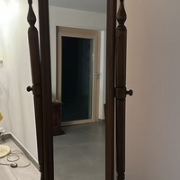 Specchio a figura intera inclinabile e regolabile