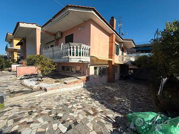 Quadrilocale con doppi accessori e box auto