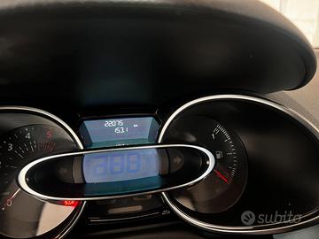si vende renauot clio