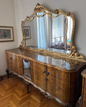 Elegante Sala da Pranzo d'Epoca Classica