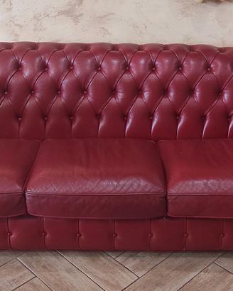 Divano in pelle rossa tipo Chester