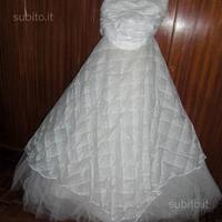 Abito da sposa in tulle grigio perla