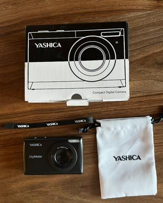 YASHICA Compact Digital Camera