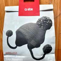 Cappello con auricolari wireless, trecce e pon pon