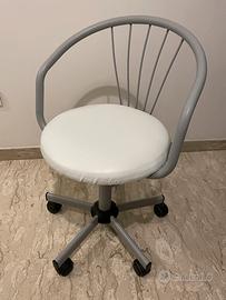 Sedia girevole con ruote