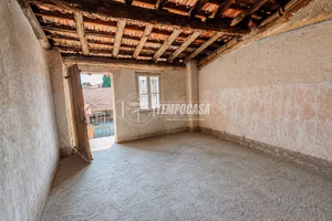 Rustico sottotetto in corte senza spese in centro