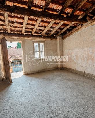 Rustico sottotetto in corte senza spese in centro