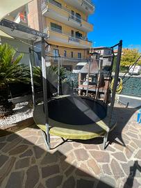 Salta salta , trampolino elastico.