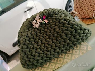 pochette all'uncinetto 