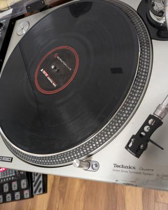2 Technics SL-1200 MK2 + mixer + ricambi