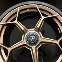 Tavolino design Lamborghini originale cerchio