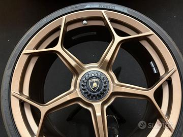 Tavolino design Lamborghini originale cerchio