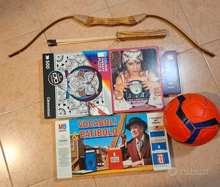 Giochi in scatola, arco e pallone
