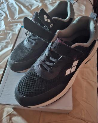 scarpe Arena chiusura a strappo taglia 39
