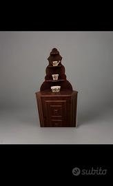 Angoliera in Legno Scuro con Ripiani e Armadietto