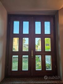 Porta  e finestra  in legno