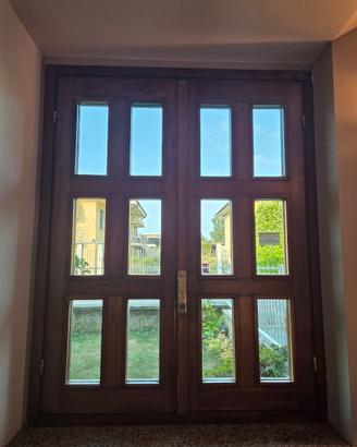 Porta  e finestra  in legno