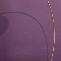 Lampada da terra in oro con vetro a mezza sfera