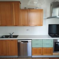 cucina completa di elettrodomestici