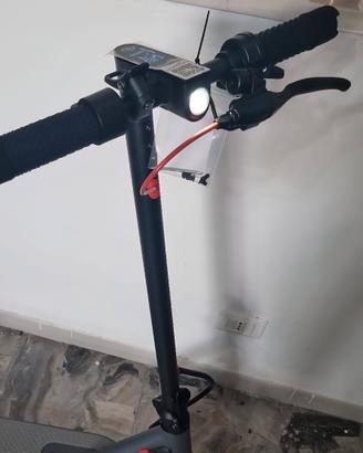 Nuovo monopattino elettrico, mai usato con frecce 