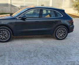 PORSCHE Macan - 2016