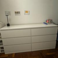 Ikea armadio, cassettiera e tavolo